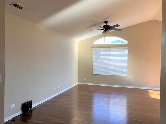 Building Photo - 1609 Fredericksburg Ln