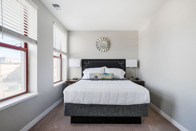 Building Photo - 615 N East St