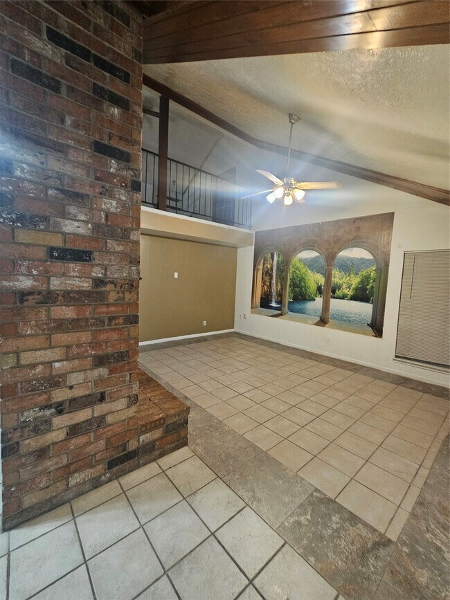 Building Photo - 4011 Alshire Dr