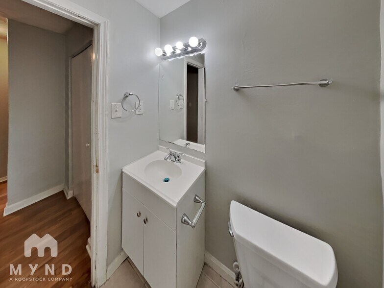 Building Photo - 829 Bonneville Terrace NW