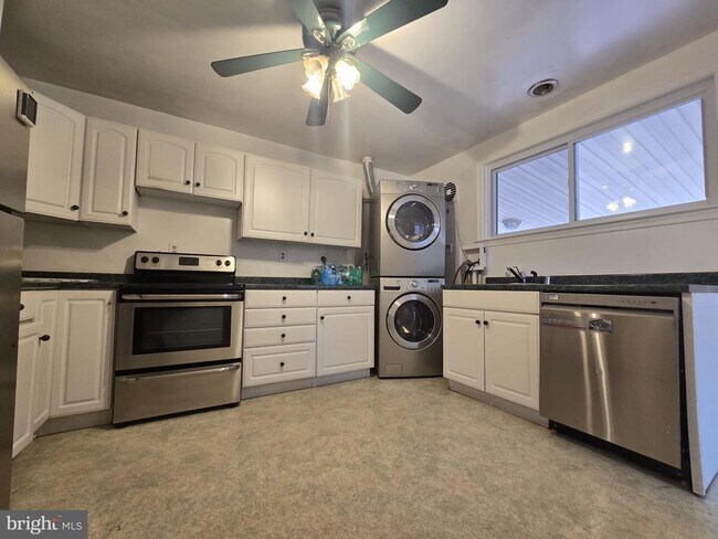 Primary Photo - 8109 Valley Ln