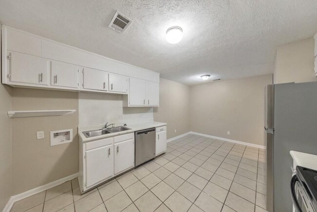 Building Photo - 245 Kimberly Way SW