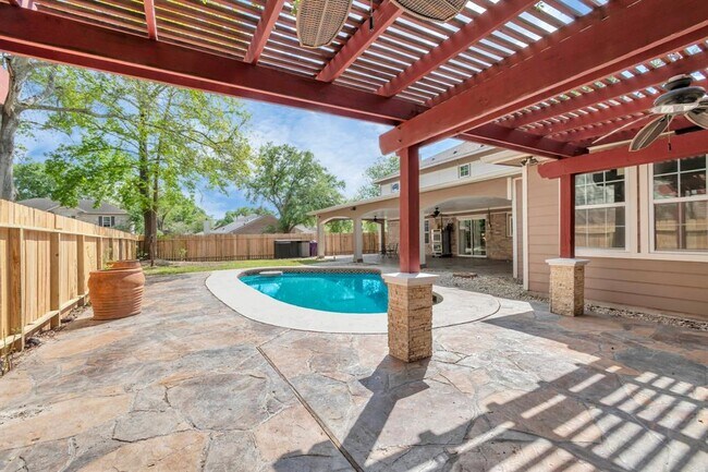 Building Photo - 12418 Mill Ridge Dr