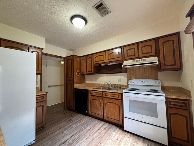 Building Photo - 1132 Eagle Cir