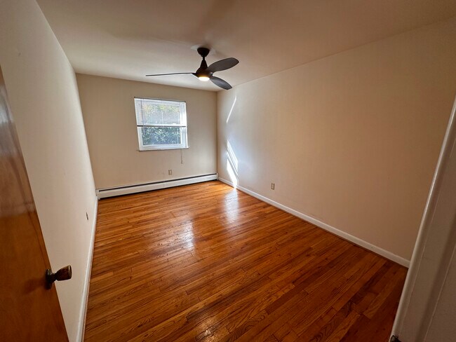 Building Photo - 2909 Van Dyke Dr