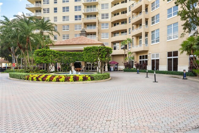 Building Photo - 19501 E Country Club Dr