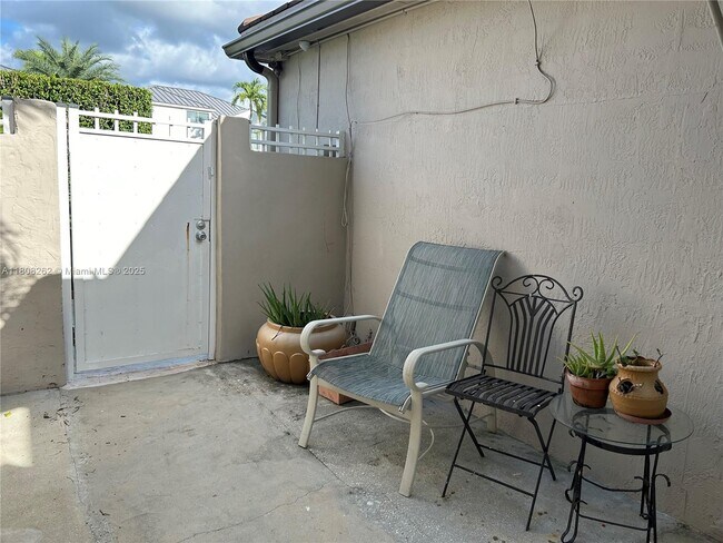 Building Photo - 9912 SW 154th Ct
