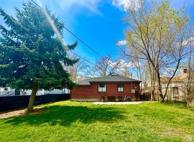 Building Photo - 536 N 900 W