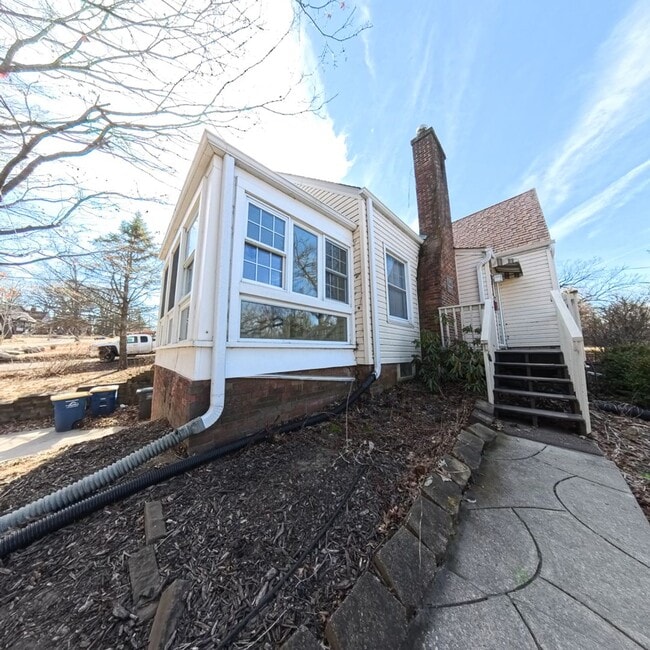 Building Photo - 3 Bedroom 3 Bathroom Home in Des Moines