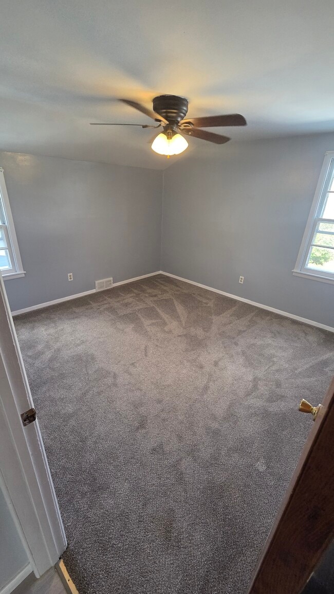 Building Photo - 247 School St