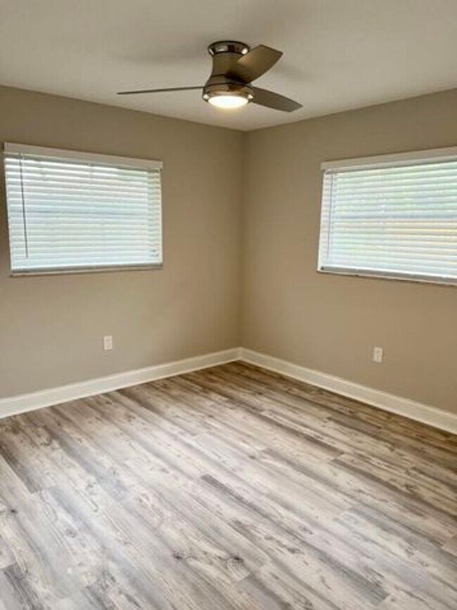 Building Photo - 3421 NW 25th Terrace