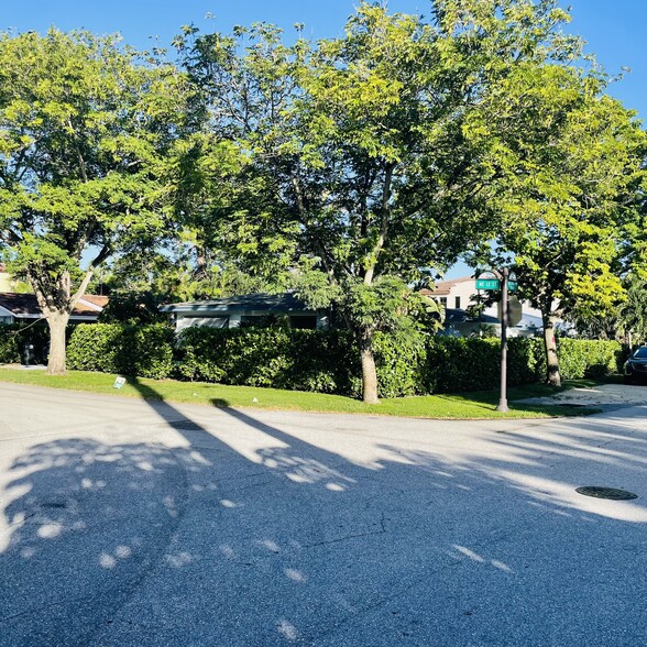 Building Photo - 1203 N Victoria Park Rd