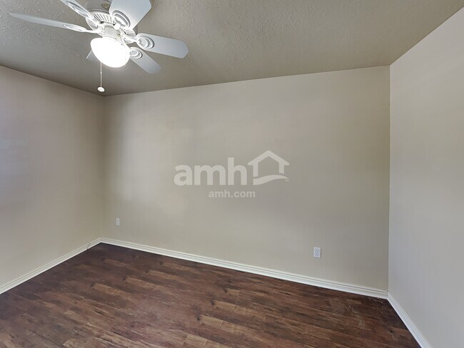 Building Photo - 1667 N 250 W