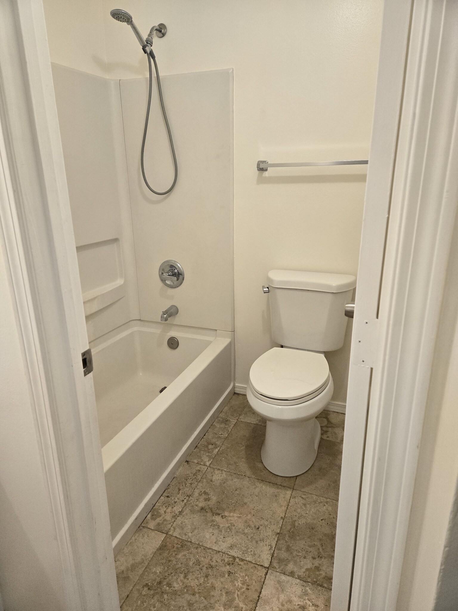 Primary bedroom bath - 573 Serenade Cir E