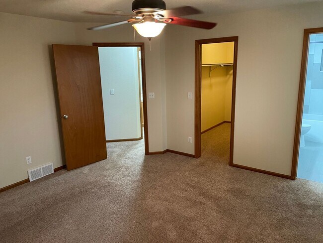 Building Photo - Beautiful 3 Bed 2.5 Bath Home in Milliken, Huge Corner Lot, Fenced Yard & Unfinished Basement