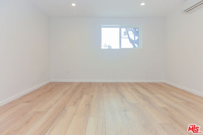 Building Photo - 1855 Euclid St