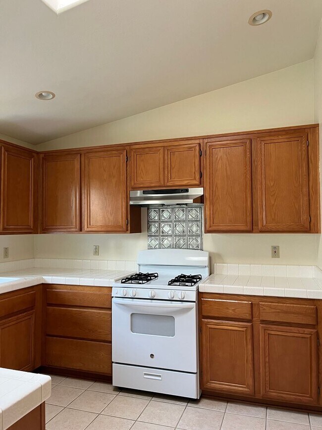 Building Photo - 153 Las Flores Dr