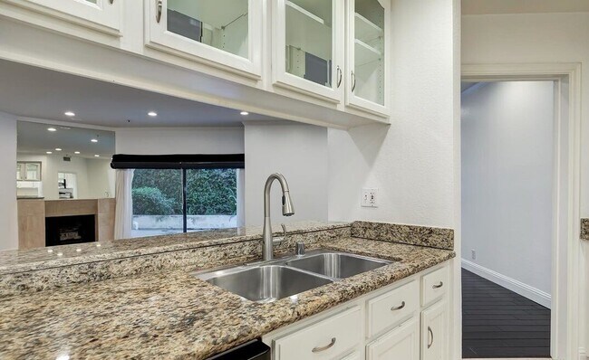 Building Photo - 1722 Malcolm Ave