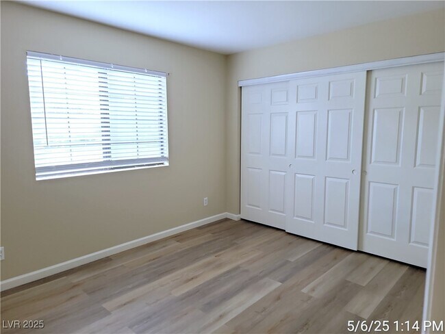 Building Photo - 2815 Blue Bonnet Dr
