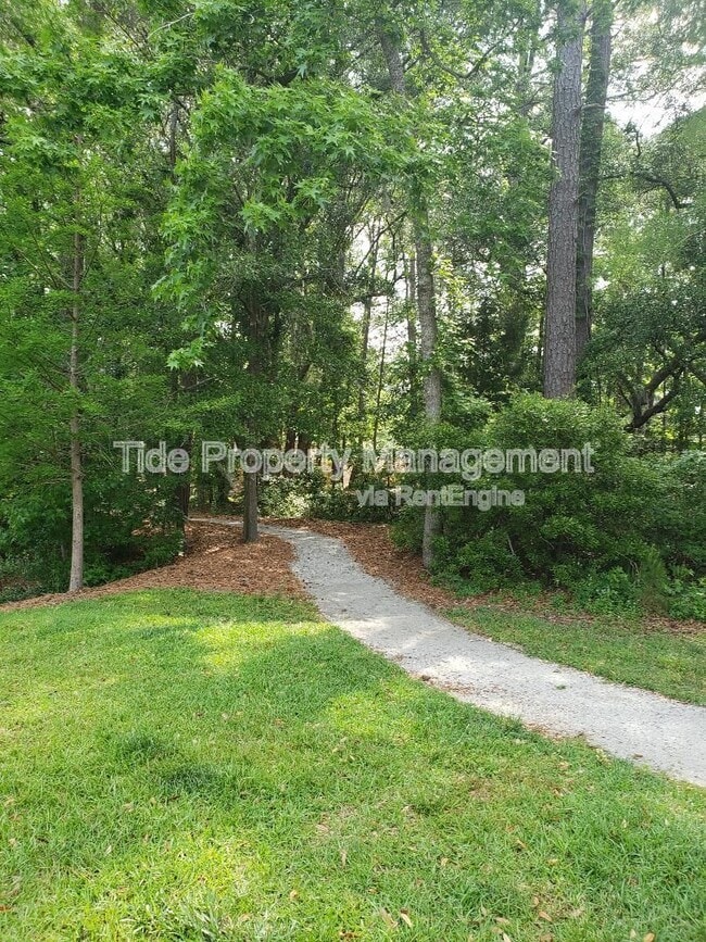 Building Photo - 2829 Sugarberry Ln