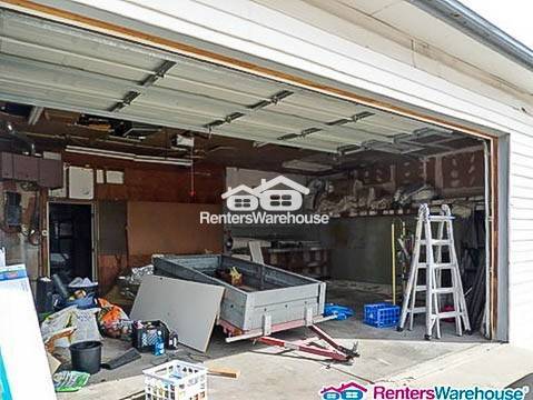 Building Photo - 327 Leona Dr