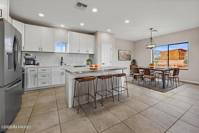 Building Photo - 320 S Hoss Rd