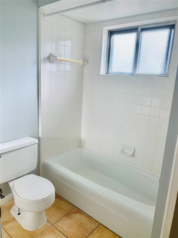 Building Photo - 1611 Mapleton Dr