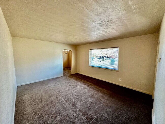 Building Photo - Charming 3 bed/2 bath house in the Heart of Thornton!