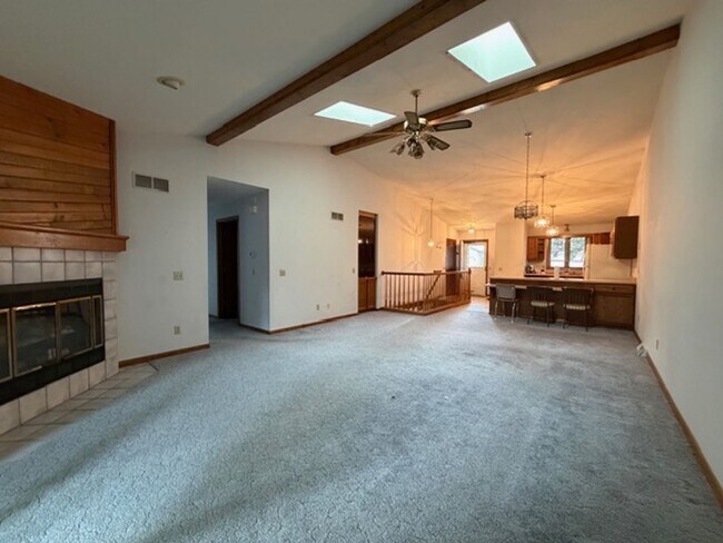 Building Photo - 657/659 Wood Violet Lane
