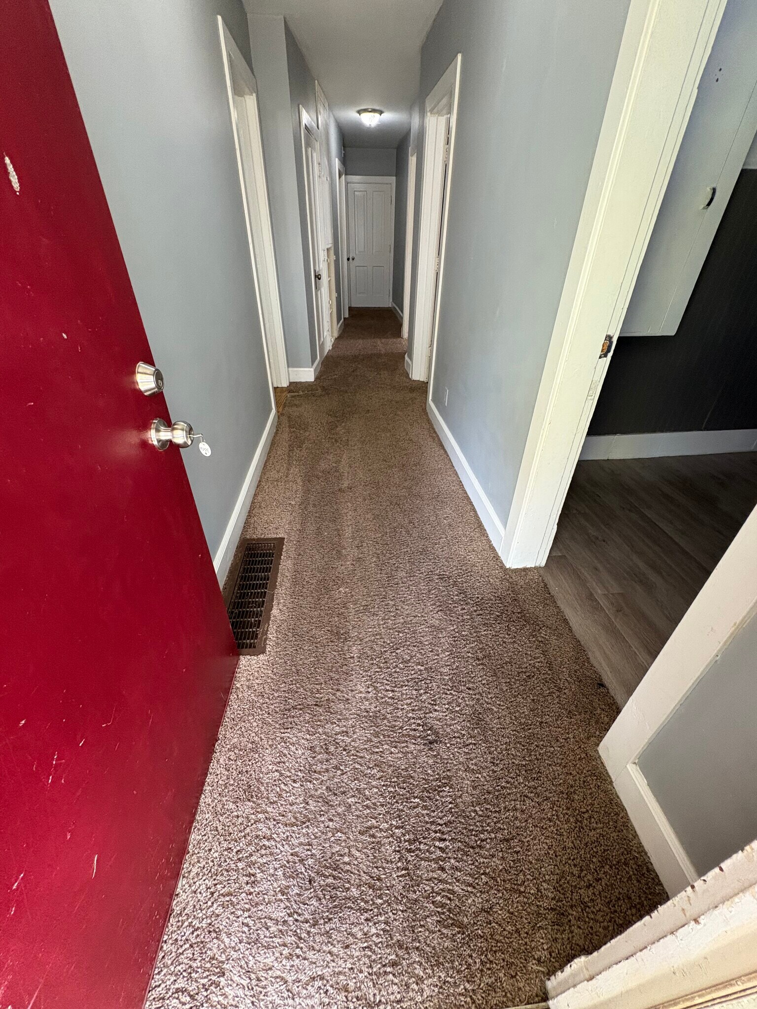 Building Photo - 300 S Washington St