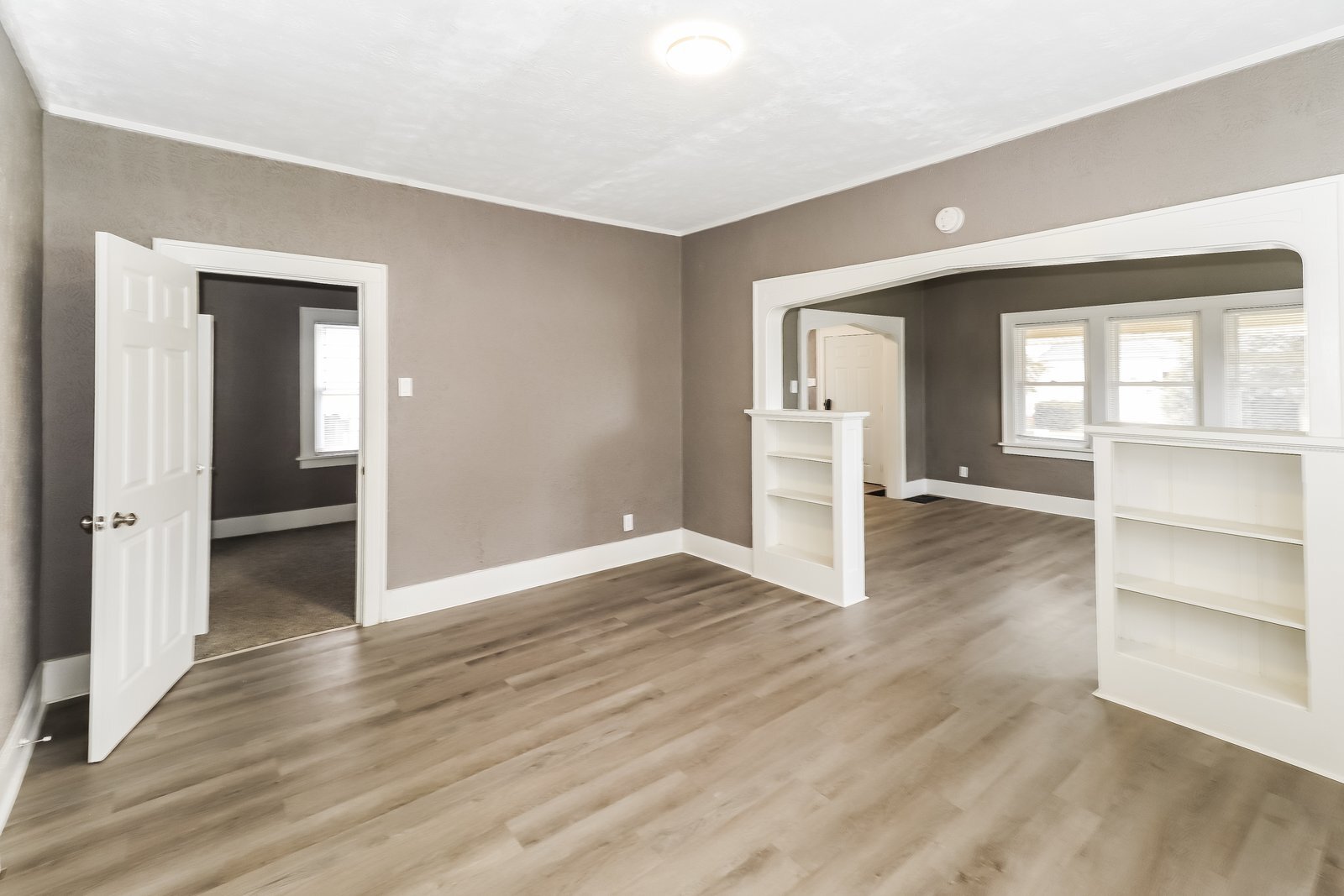 Building Photo - 831 S Walnut St