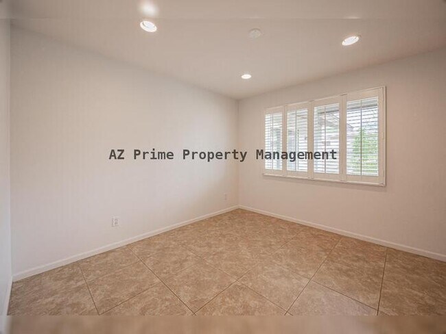 Building Photo - 5301 N 43rd Pl