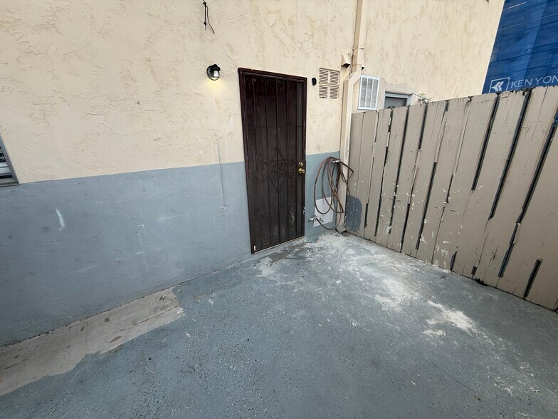 Building Photo - 4530 Vandever Ave