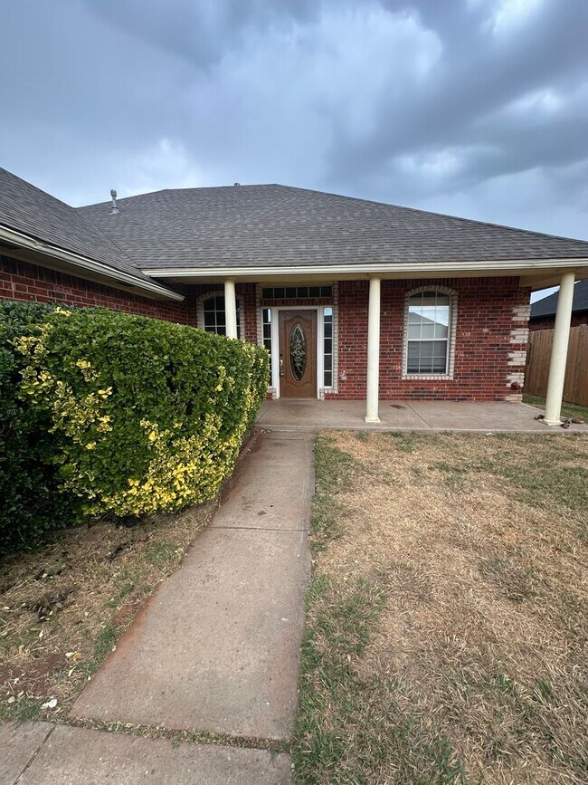 Building Photo - 2504 Thomas Dr