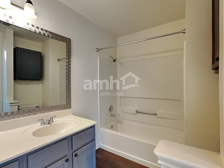 Building Photo - 6702 Sandy Point Dr