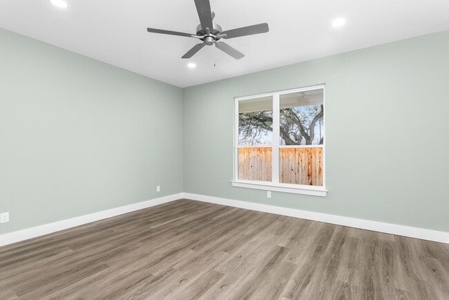 Building Photo - 716 Wedgewood Ln