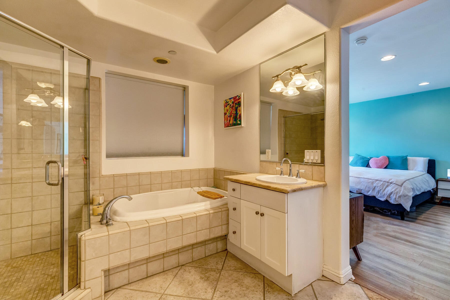 Master bathroom - 5831 Seawalk Dr