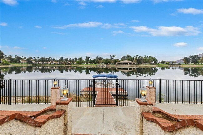 Primary Photo - Lakefront Home for Lease – Panoramic Views...