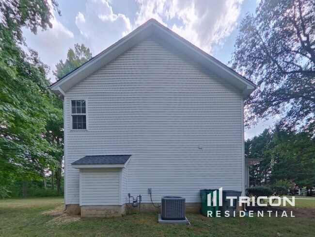 Building Photo - 9701 Pecota Ln