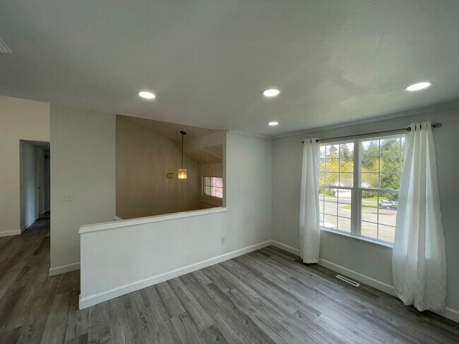 Building Photo - 38019 24th Ct S