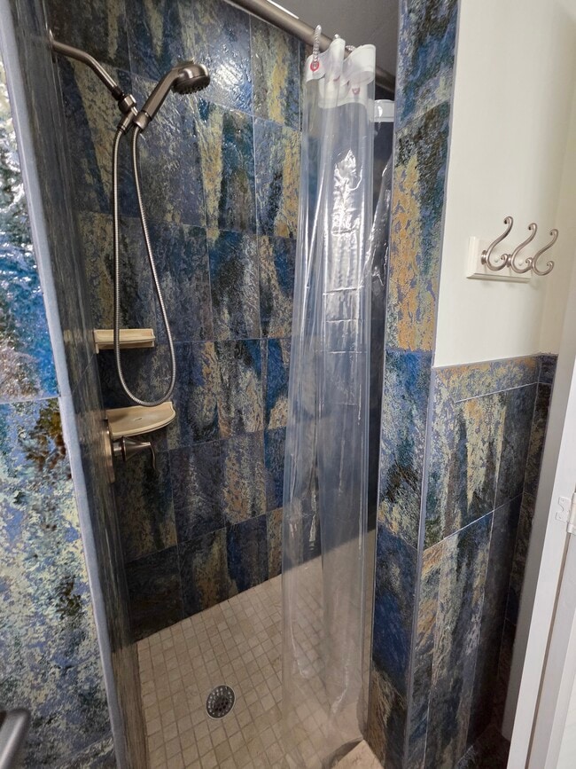 Building Photo - 1008 Macy St