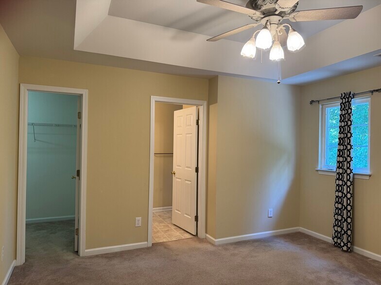 Master bath, closet - 1965 Charlotte Hwy