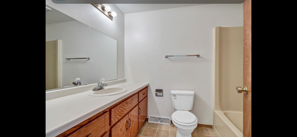 Building Photo - 658 Menlo Park Rd