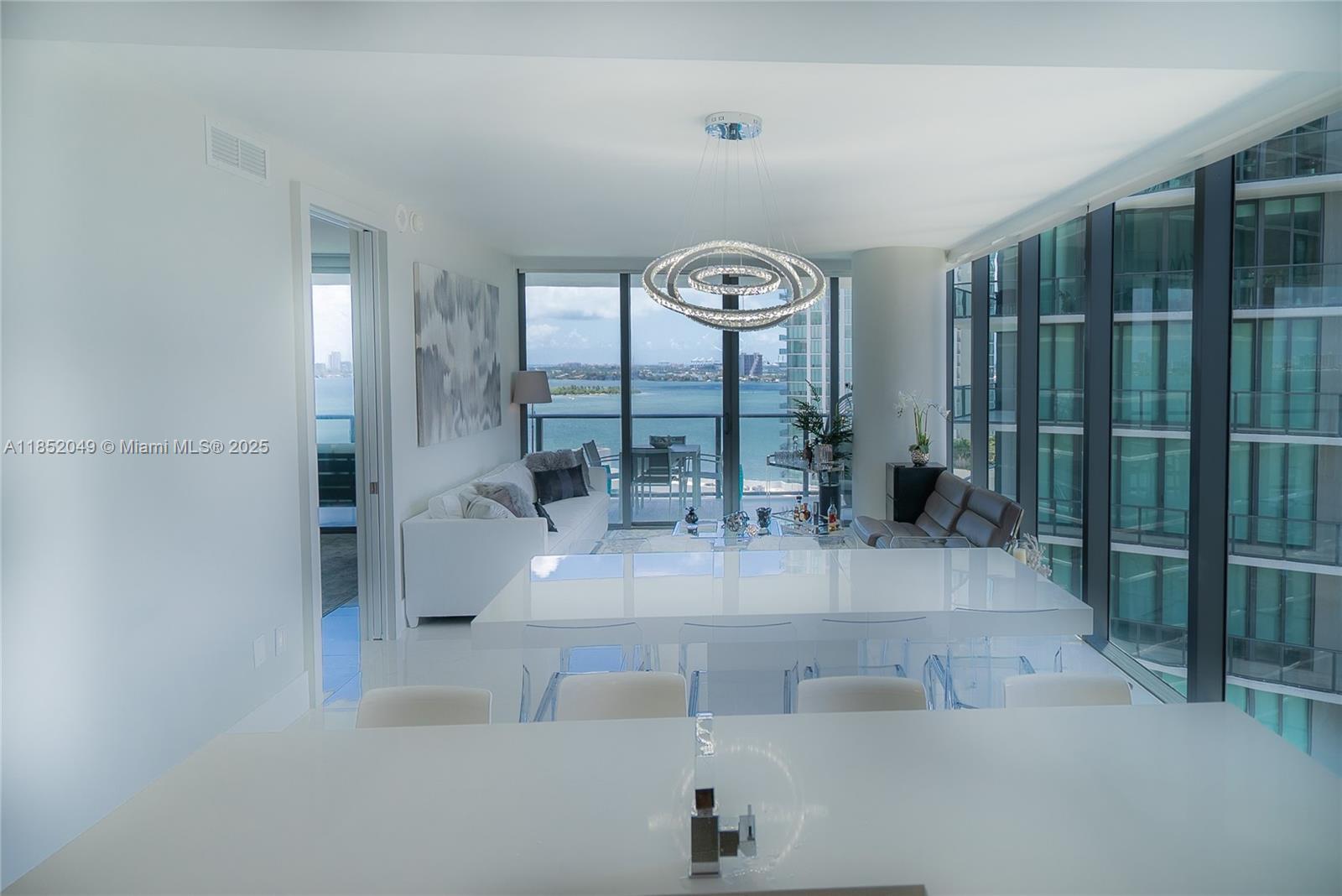 Building Photo - 650 NE 32nd St