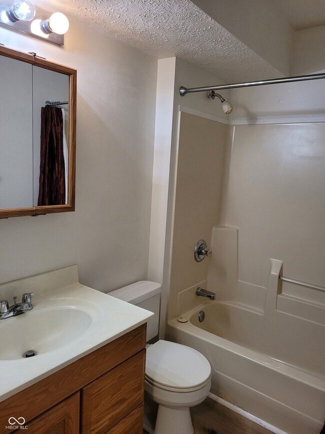 Building Photo - 250 Locust Ln