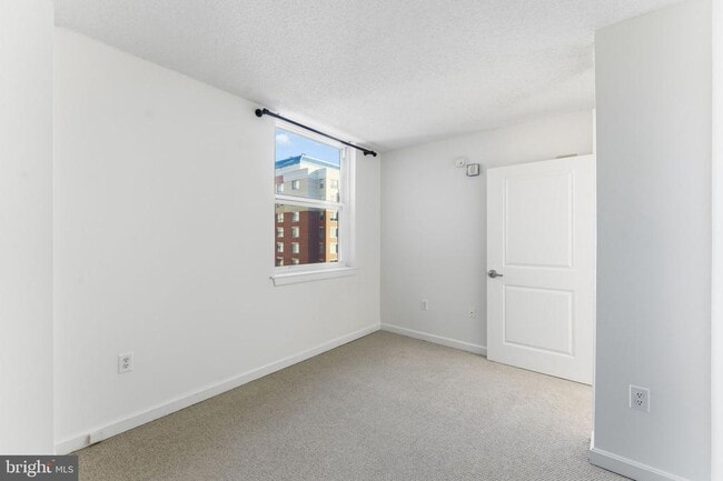Building Photo - 880 N Pollard St
