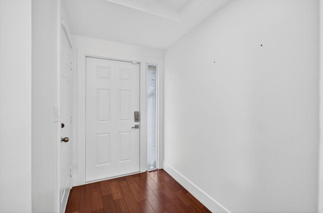 Building Photo - 858 Jeffery St