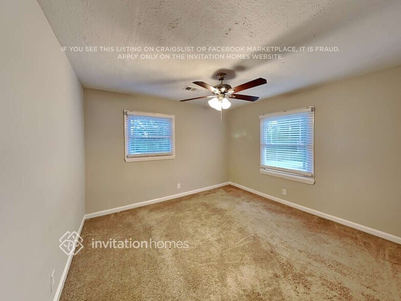 Building Photo - 300 Banberry Dr SE