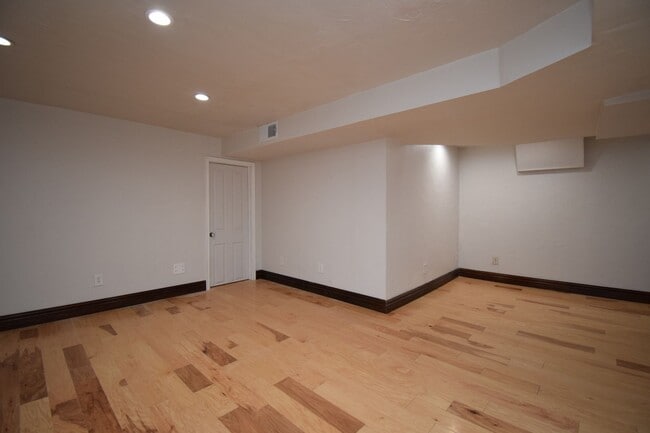 Building Photo - Bright & Updated 3 Bed Near Sugarhouse!!