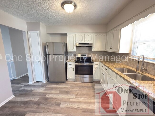 Building Photo - Beautiful 3 Bedroom 2 Bathroom Home in Blu...